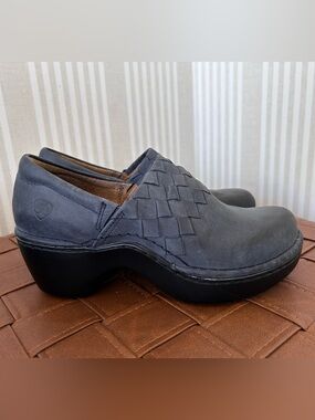 Ariat Women's Ashbourne Briar woven leather clogs in navy blue Size 6.5 NEW